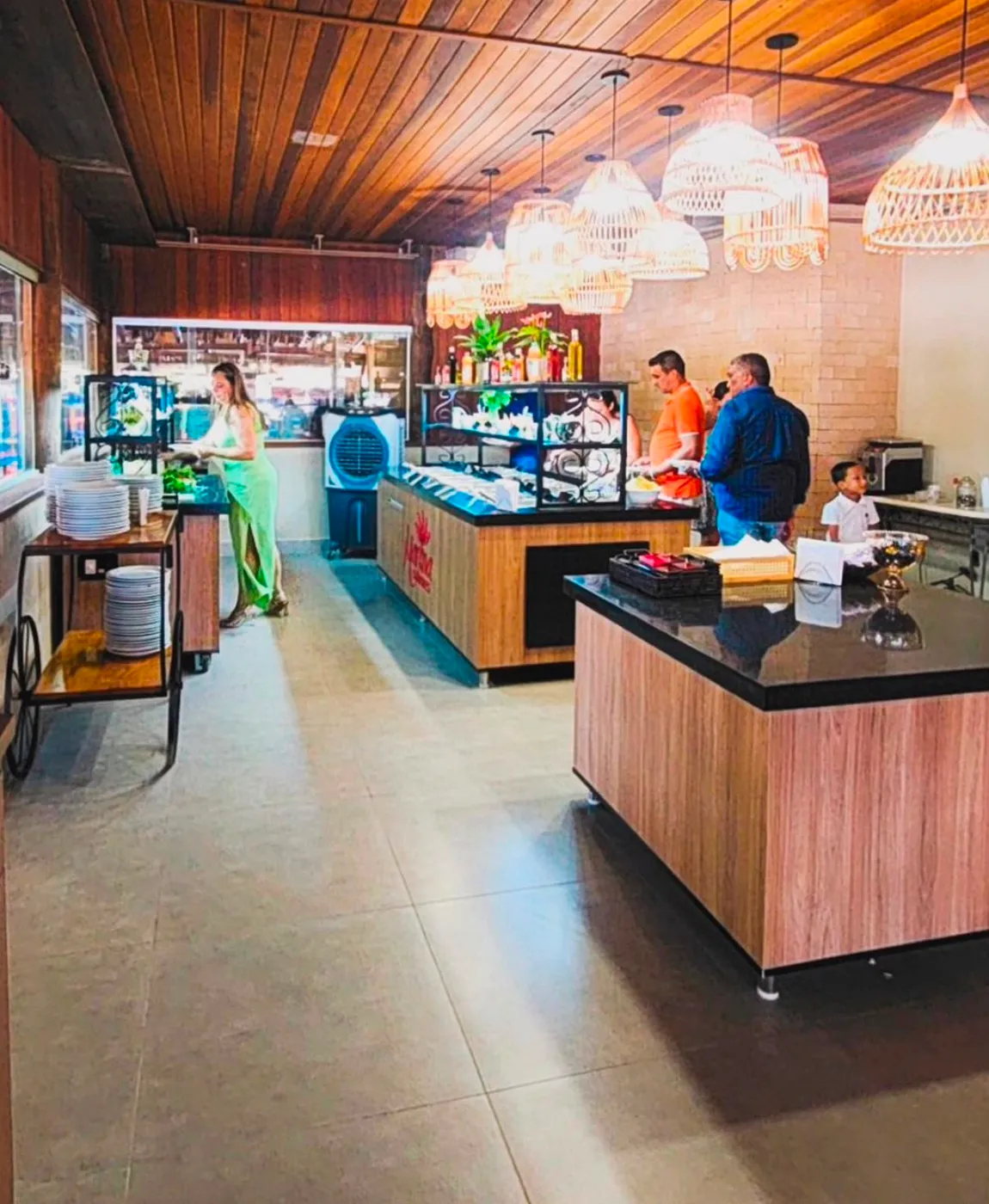 Área do buffet — Espaço interno com o caixa e o balcão de apoio